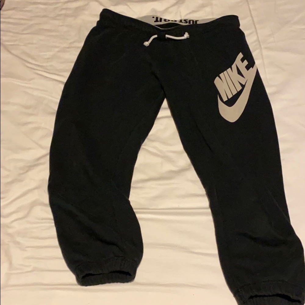 Black cropped jogger sweatpants